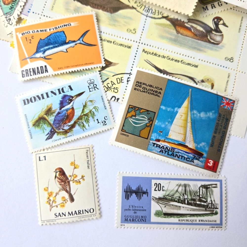 Mystery Lot 200+ VINTAGE International Postage Stamp Collection, New & Cancelled - Picture 12 of 14